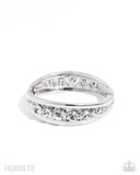 chic-chronicle-white