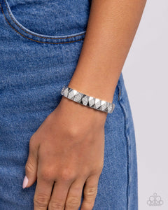 ornate-outline-white