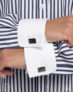 crisscrossed-captain-black