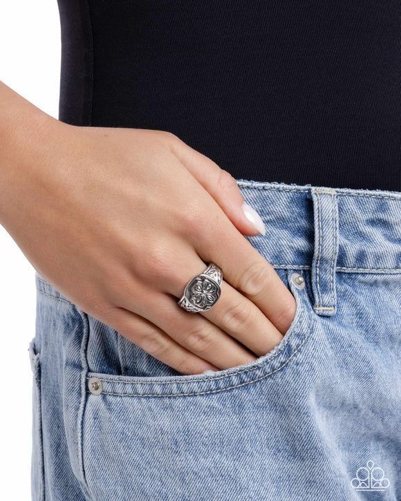 eye-catching-emblem-silver