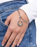 horseshoe-hold-white