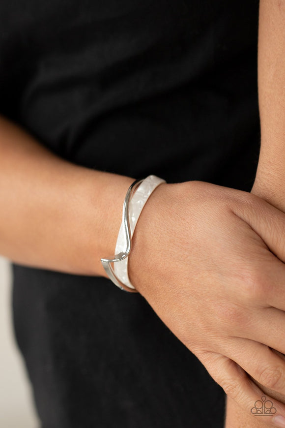 Craveable Curves • White