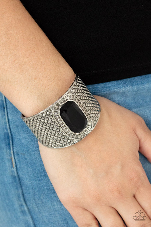 Poshly Pharaoh • Black