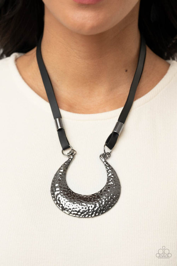 Majorly Moonstruck • Black