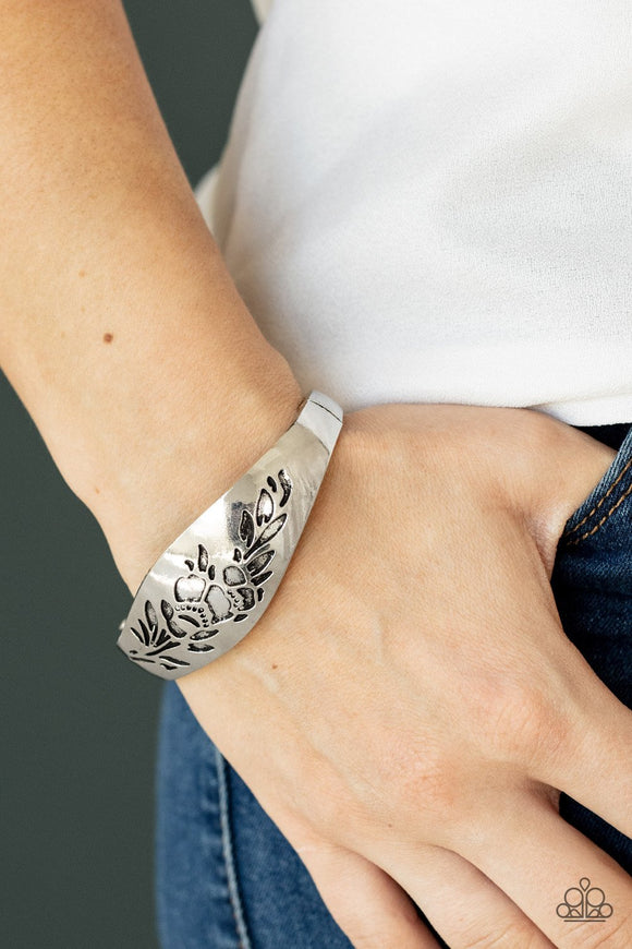 Fond of Florals • Silver