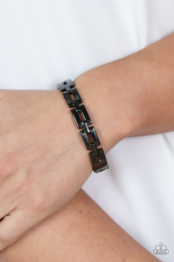 closed-circuit-strategy-black