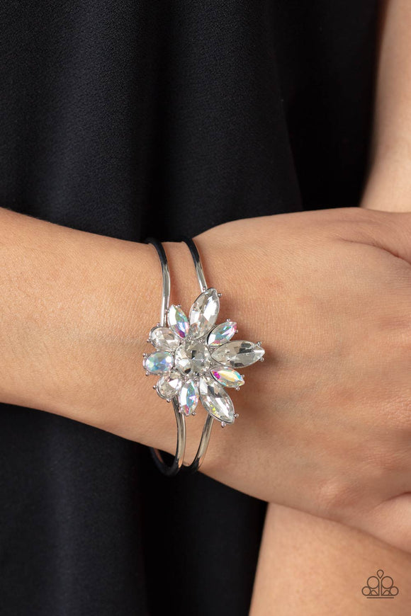 chic-corsage-white